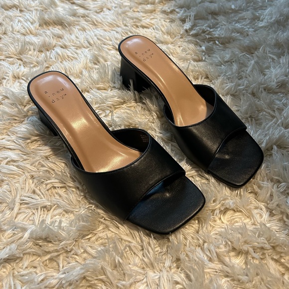 a new day Shoes - Black low block heels